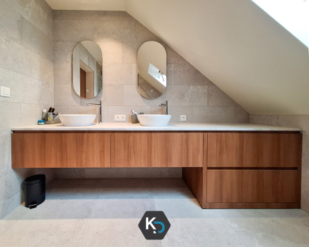 Badkamerrenovatie en totaalrenovatie sanitair door loodgieter Kevin Demeulemeestere