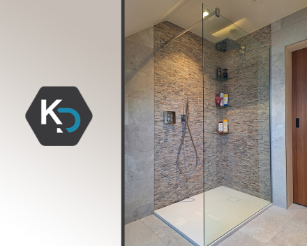Badkamerrenovatie en totaalrenovatie sanitair door loodgieter Kevin Demeulemeestere