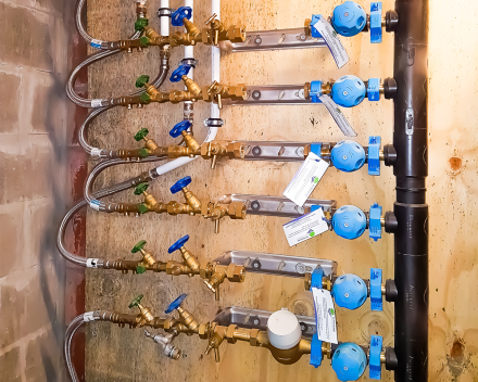 Systeem centrale verwarming met verschillende watertellers geplaatst door Sanitair en Centrale verwarming Kevin Demeulemeestere
