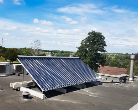 Installatie van een zonneboiler met thermische zonnepanelen door Kevin Demeulemeestere