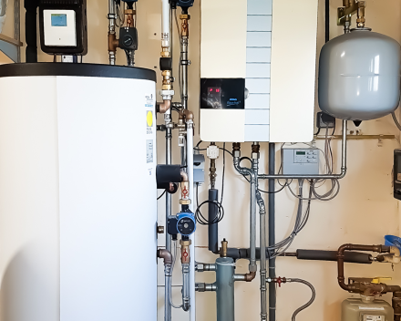 Verwarmingsketel met combinatie van centrale verwarming met zonneboiler